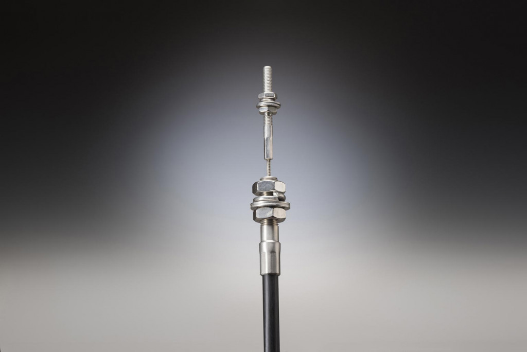 Screw fitting pull pull cable